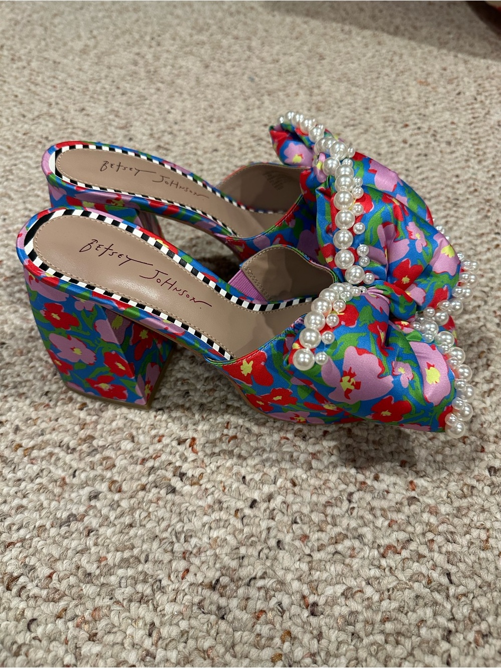 betsey johnson floral pearl bow heels size 7.5 - Picture 2 of 5